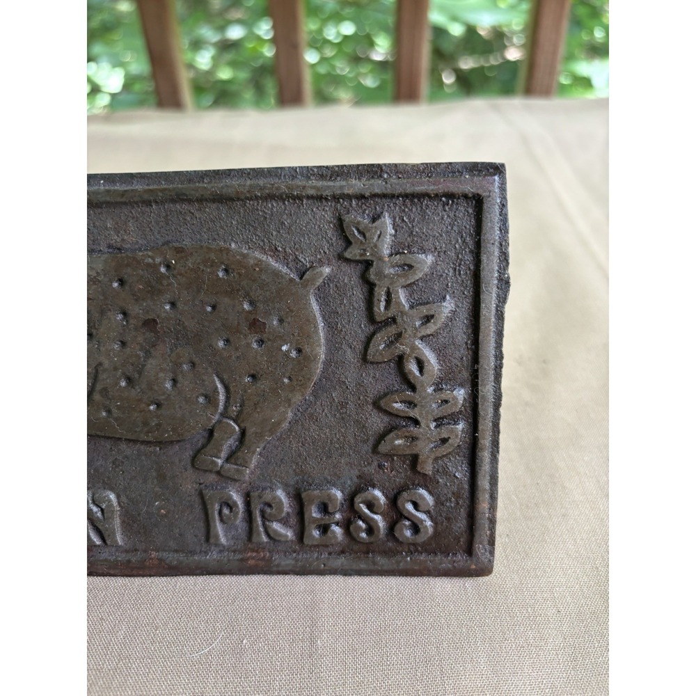 Cast Iron Bacon Press with Wood Handle & Pig Hog Design 7" X 4" Farmhouse - Picture 5 of 11